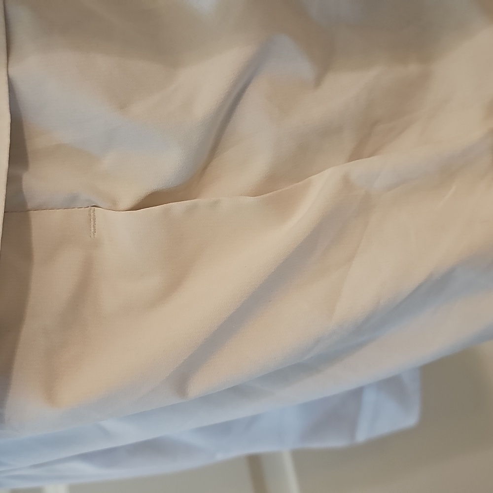 400. Lululemon Athletica Lightweight Jacket - Picture 5 of 11